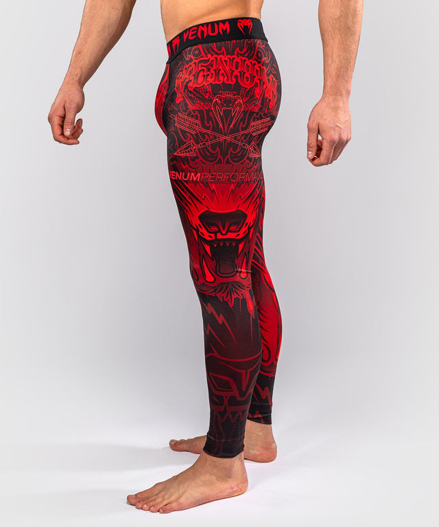 Pantaloncini a compressione Venum Wolf Atak – Nero/Rosso