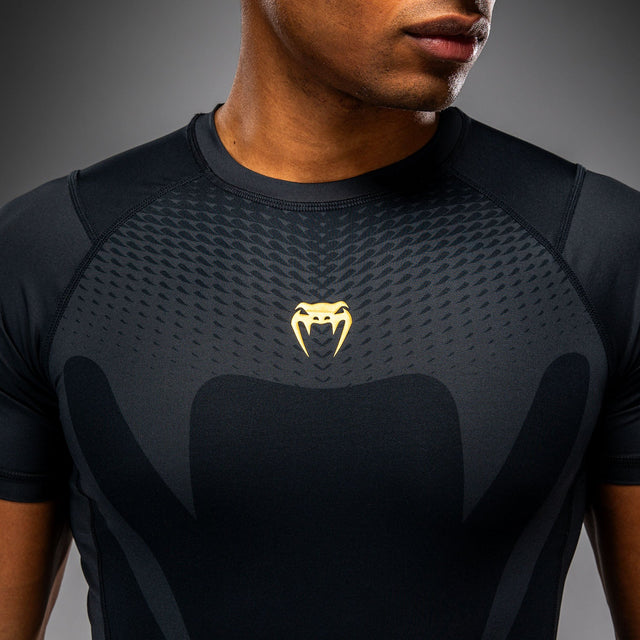 Venum Rashguard Attack Korta ärmar - Svart/Guld