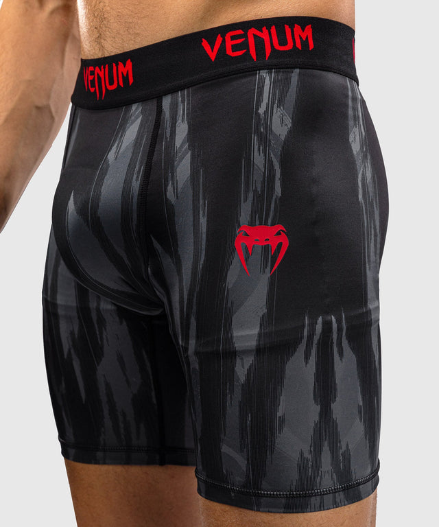 Shorts de compression Venum Demon – Noir/Gris (VENUM-06364-109)
