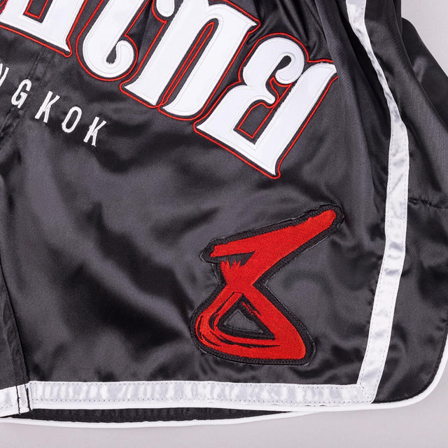 8 WEAPONS Muay Thai shorts Bangkok – Sort/Hvid