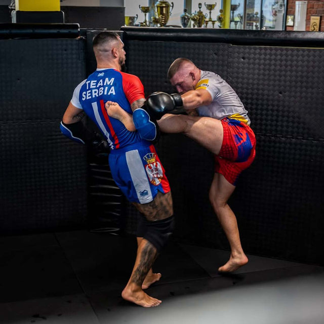 Pantaloncini MMA Phantom Athletics Fusion-R Team Serbia – Rosso/Bianco/Blu
