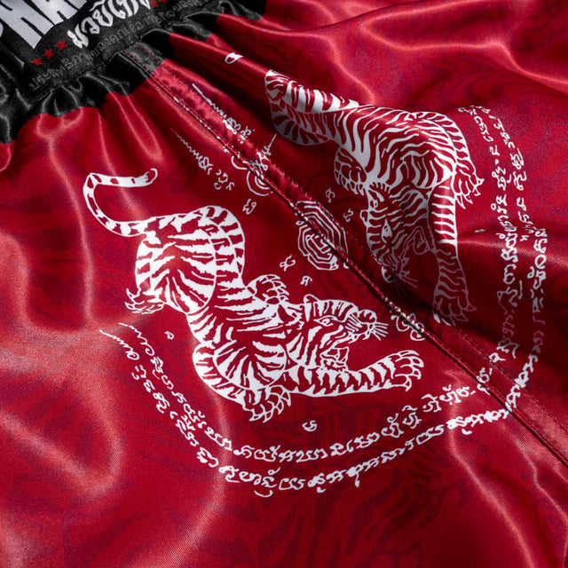 Pantaloni scurți Muay Thai Phantom Athletics Sak Yant – Roșu