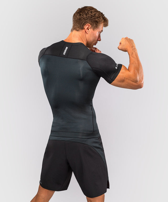 Rashguard Venum G-Fit Scale Mangas Curtas – Preto
