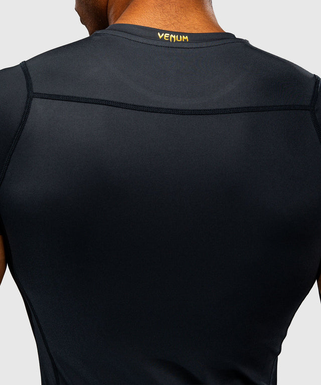 Venum Rashguard Attack Kurzarm – Schwarz/Gold