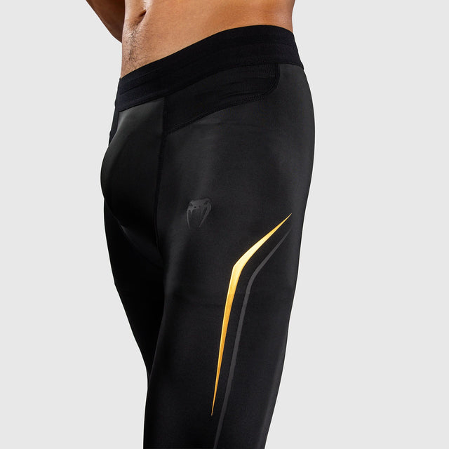 Pantaloncini a compressione Venum G-Core – Nero/Oro