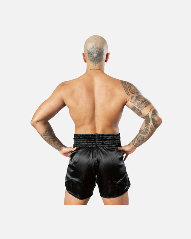 8 WEAPONS Muay Thai Shorts Strike - Zwart/Goud