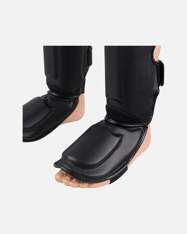 8 WEAPONS Benskydd BIG 8 Premium Shin Guards – Svart