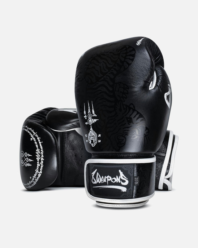 8 WEAPONS Boksehandsker Sak Yant Big Tiger – Sort