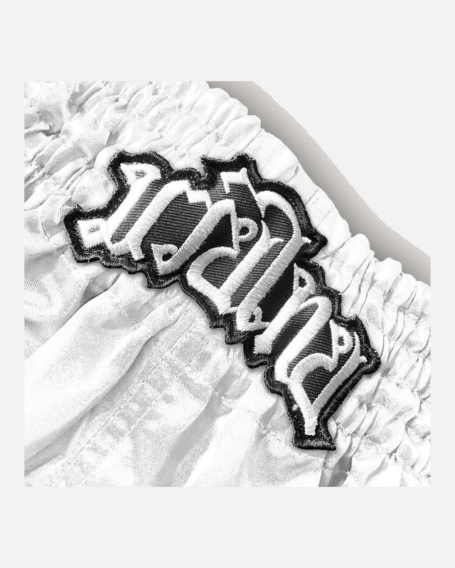 8 WEAPONS Muay Thai shorts Mongkol – Hvid/Sort