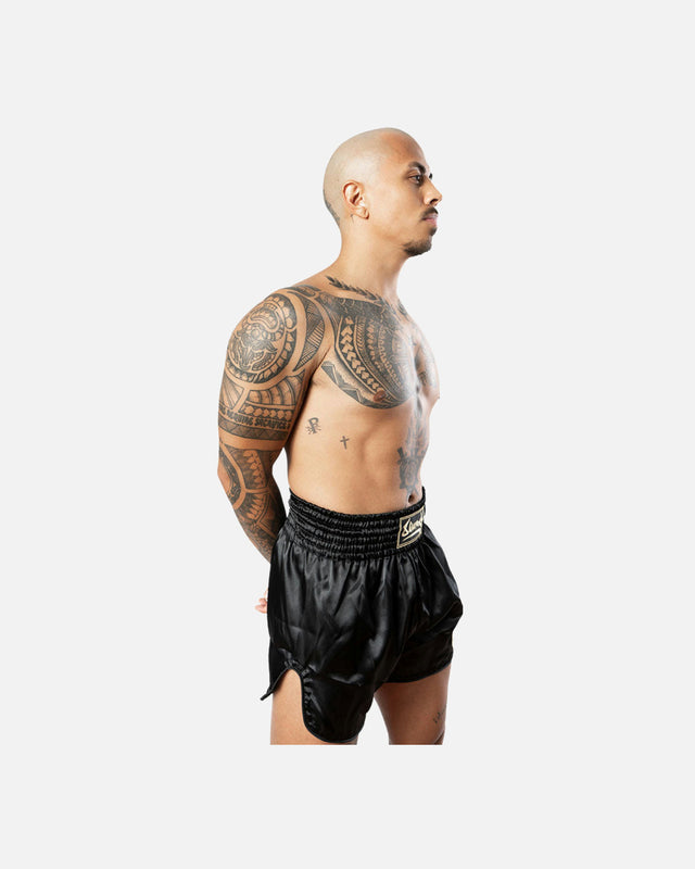 8 WEAPONS Muay Thai Shorts Strike - Zwart/Goud