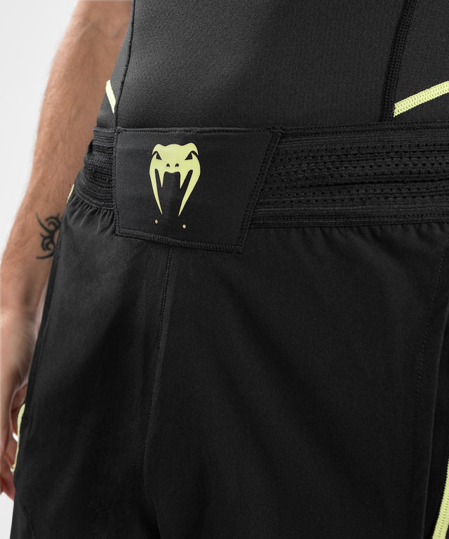 Venum MMA Shorts Fusion 2.0 – Schwarz/Gelb – Shorts