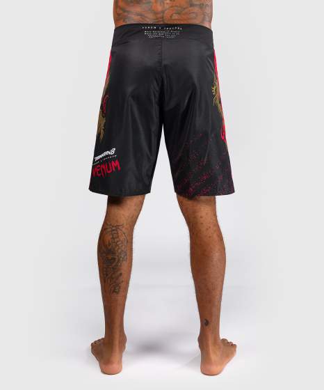Calções de MMA Venum x TEKKEN 8 – Marshall Law – Preto/Vermelho/Ouro