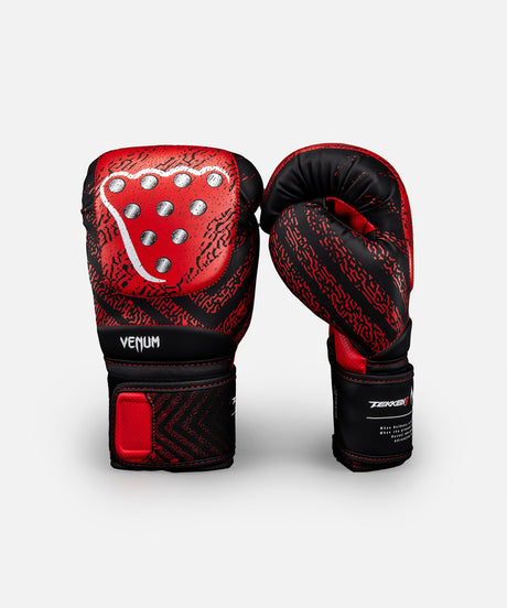 Luvas de boxe Venum TEKKEN 8 Kazuya – Vermelho/Preto - foto 1