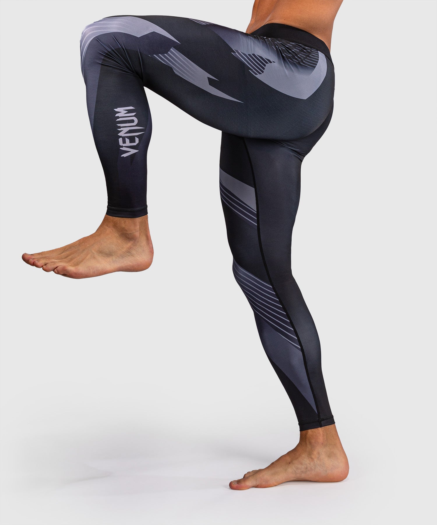 Venum Compression Shorts No-Gi 6.0 – Black/White