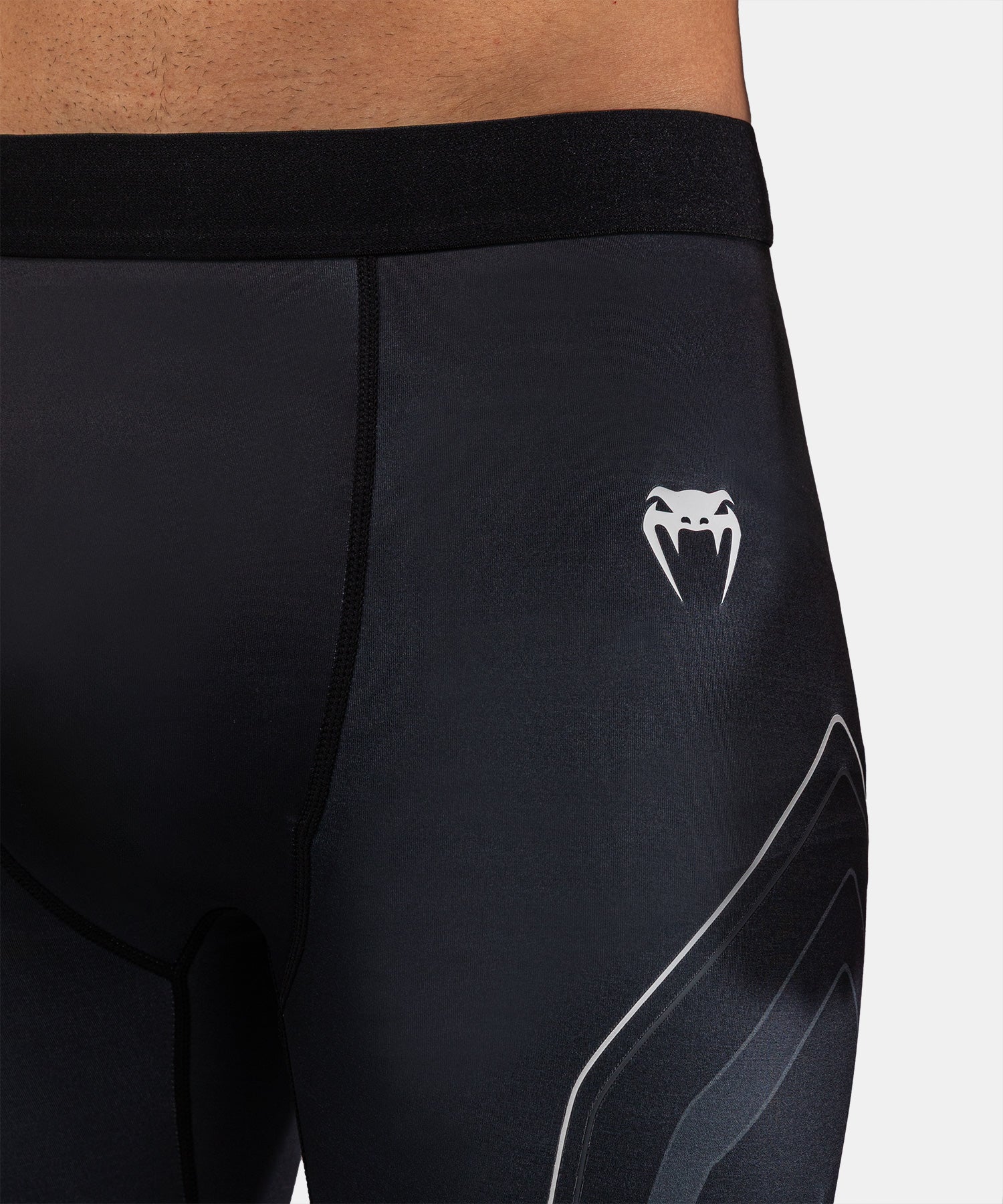 Shorts de compression Venum Streamline – Noir/Blanc