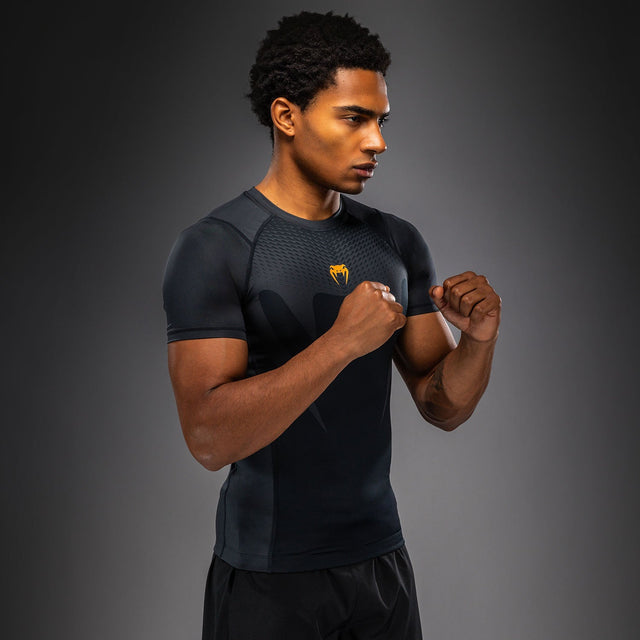 Venum Rashguard Attack Korta ärmar - Svart/Guld