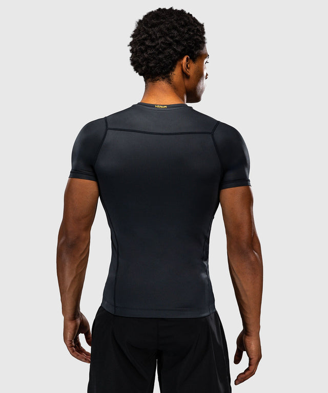 Venum Rashguard Attack Kurzarm – Schwarz/Gold