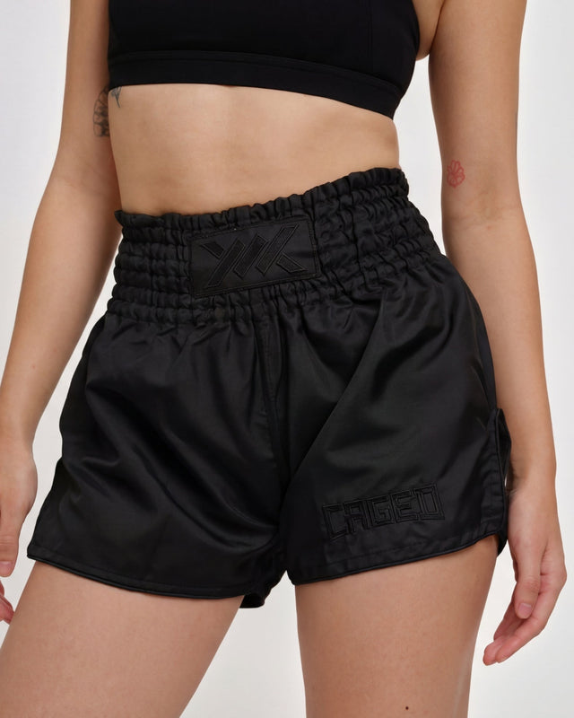 Caged Muay Thai shorts Classic – Sort/Sort kvinde