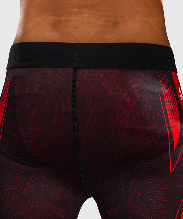 Shorts de compression Venum Amazonia Reborn – Noir/Rouge (VENUM-06451-100)
