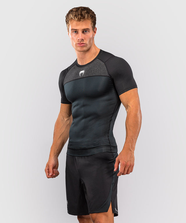 Rashguard Venum G-Fit Scale Mangas Curtas – Preto