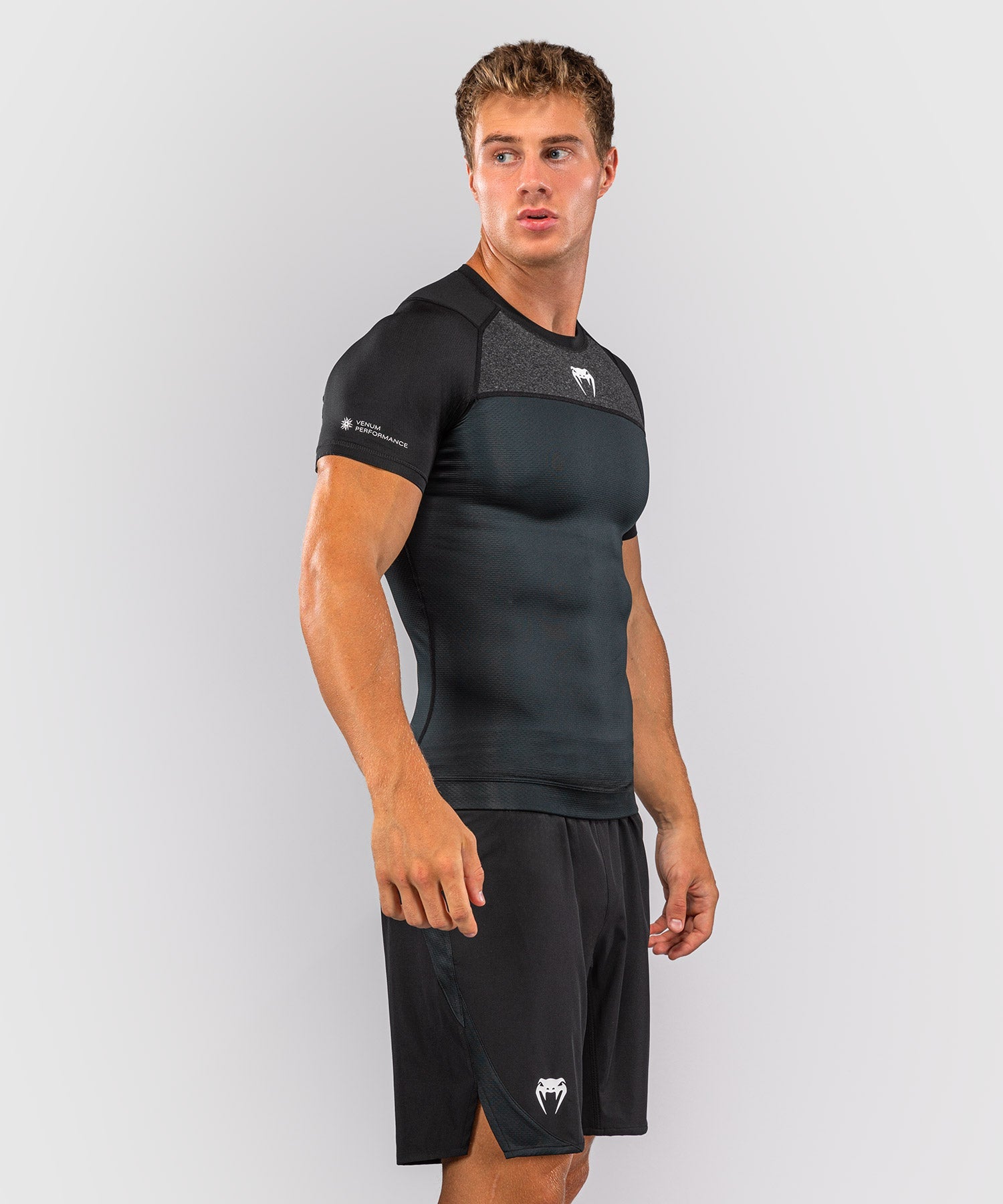 Rashguard Venum G-Fit Scale Mangas Curtas – Preto