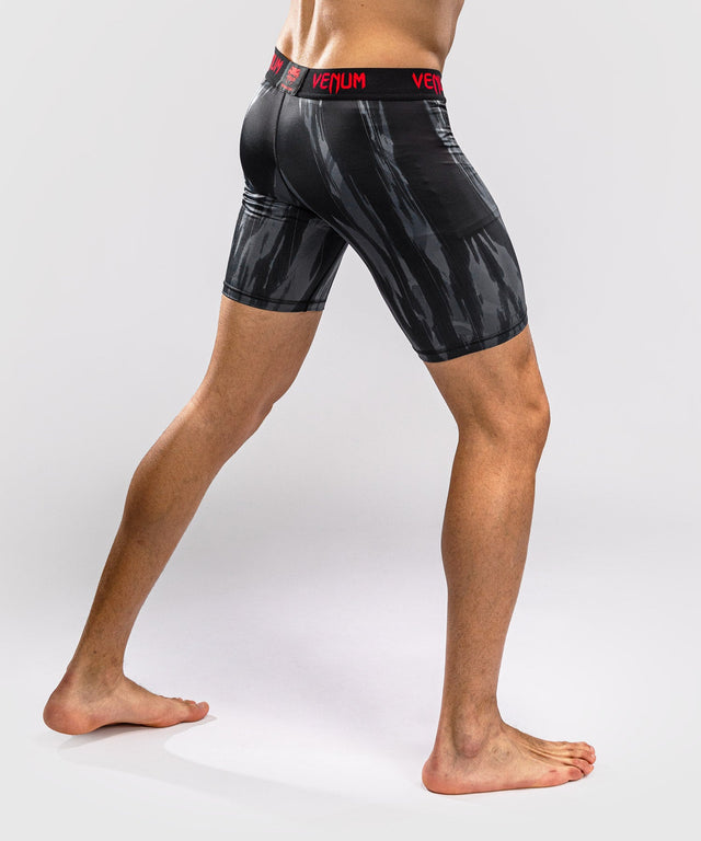 Shorts de compression Venum Demon – Noir/Gris (VENUM-06364-109)