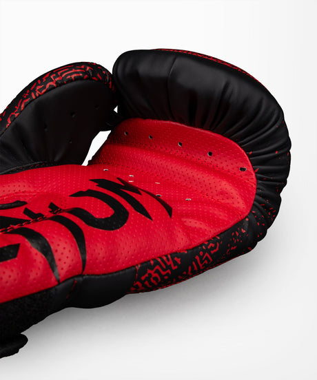 Luvas de boxe Venum TEKKEN 8 Kazuya – Vermelho/Preto – foto 3
