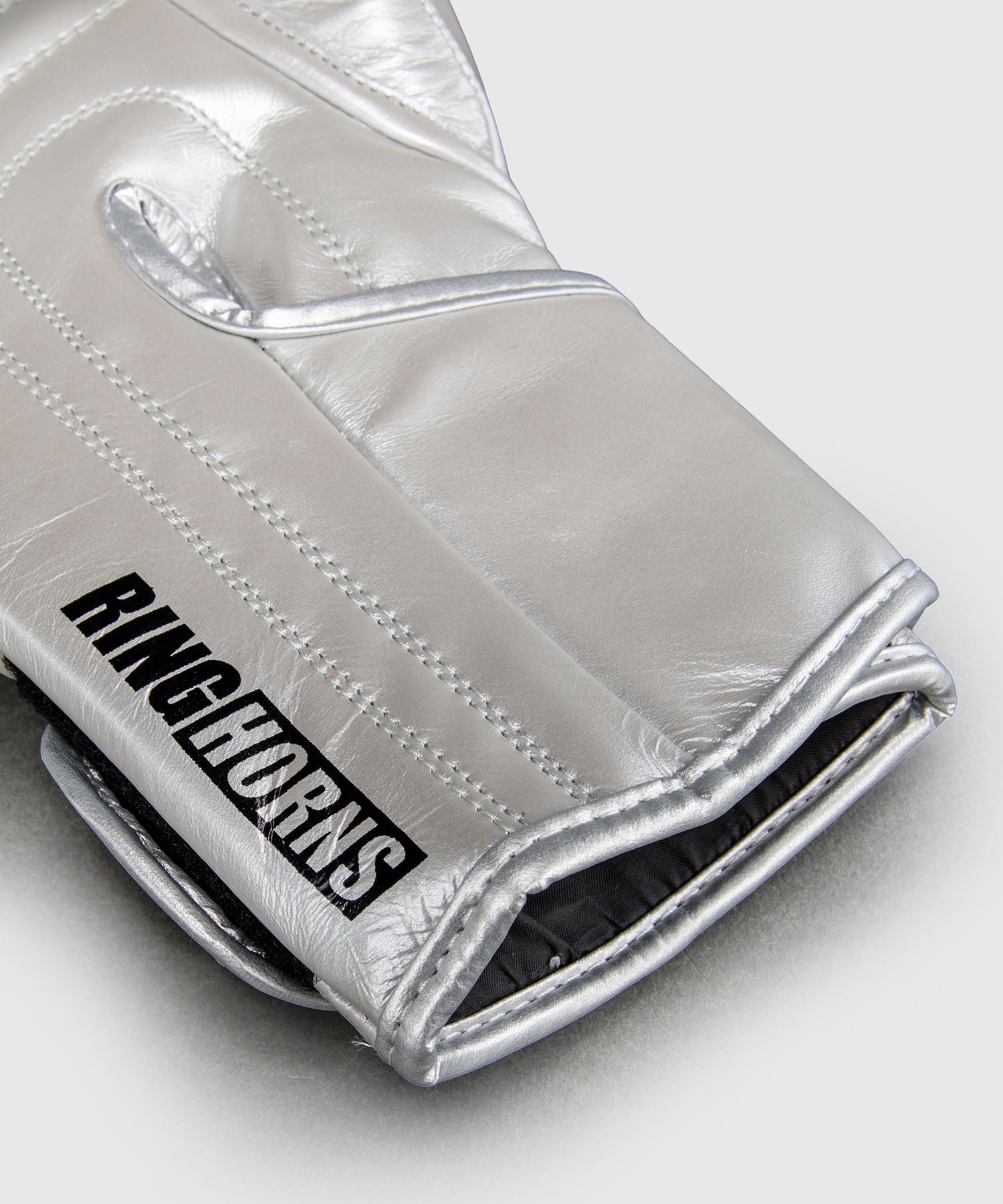 Ringhorns Charger by Venum Boxningshandskar – Silver/Svart