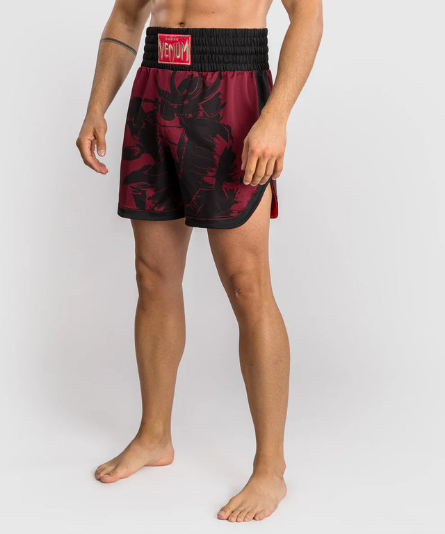 Shorts de boxe Venum x Assassin's Creed Shadows – Bordeaux/Noir