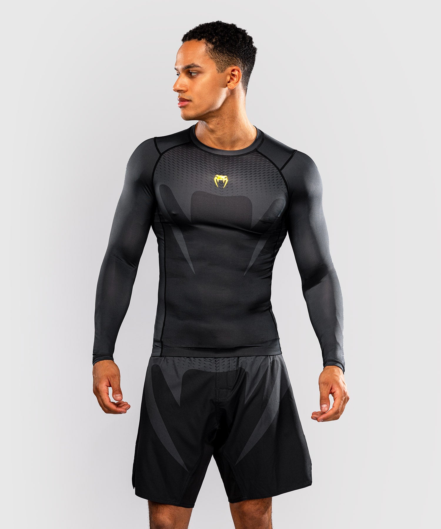 Venum Longsleeve Attack Lange Mouwen - Zwart/Goud