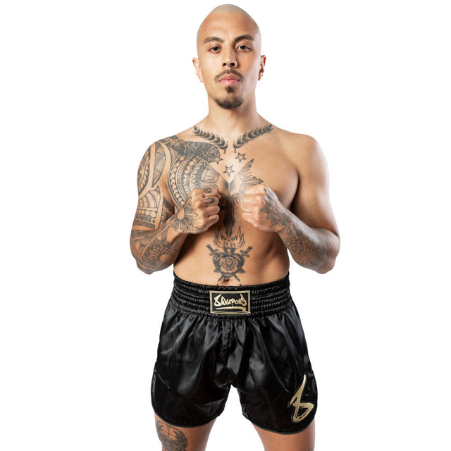 8 WEAPONS Muay Thai Shorts Strike - Zwart/Goud