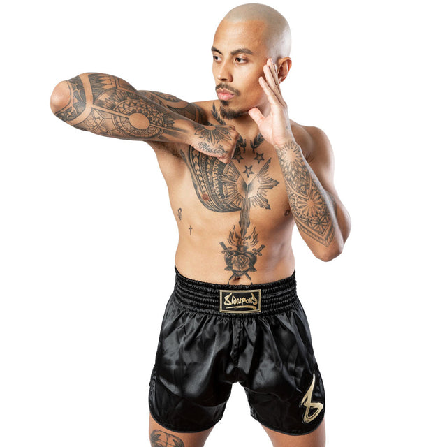 8 WEAPONS Muay Thai Shorts Strike - Zwart/Goud