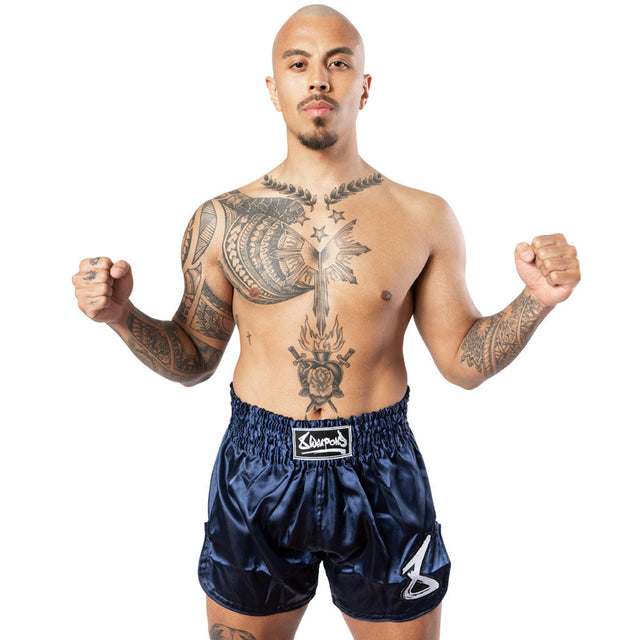 8 WEAPONS Muay Thai-shorts Strike – Mörkblå/Vit