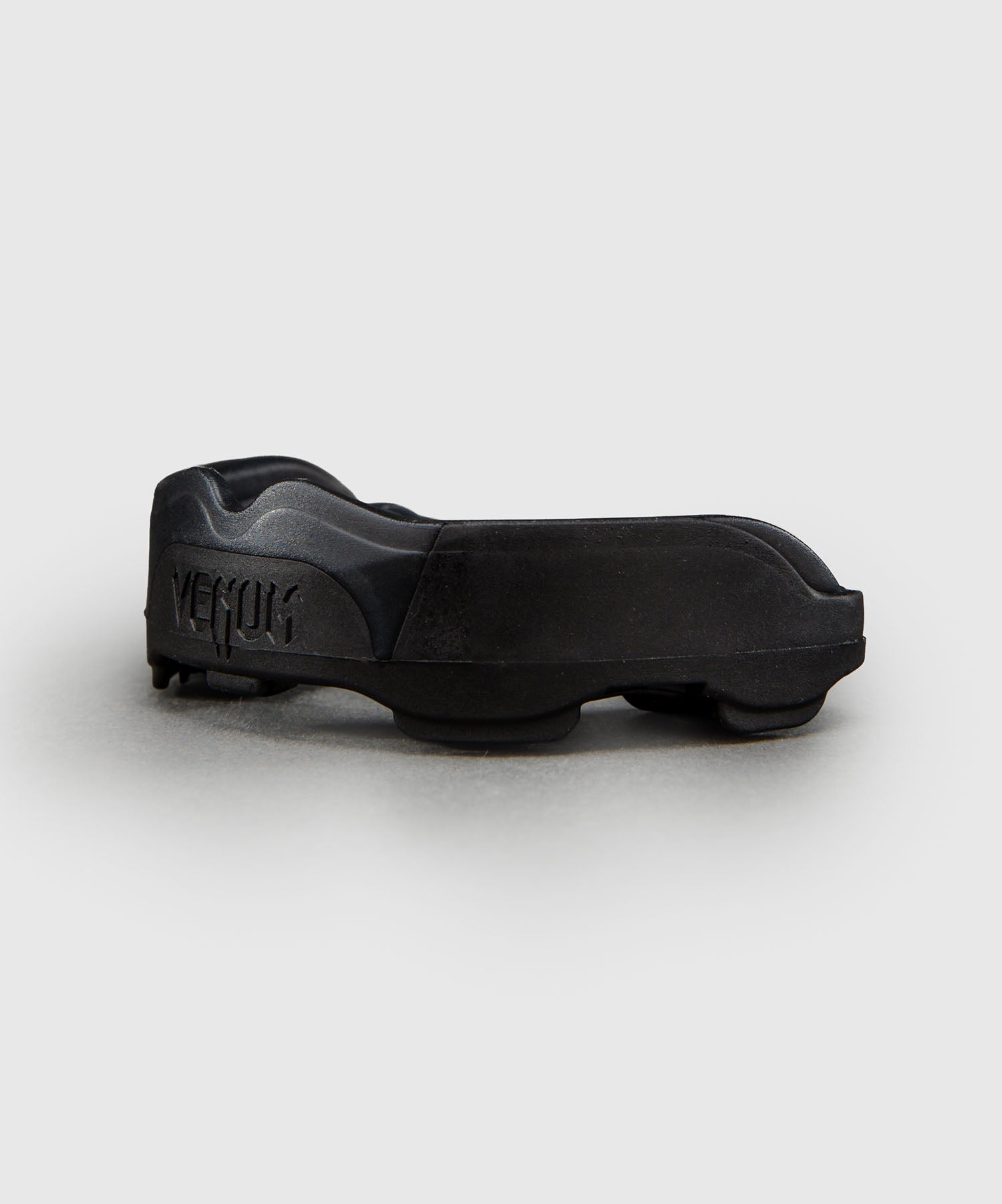 Protector bucal Venum Predator – Negro/Rojo