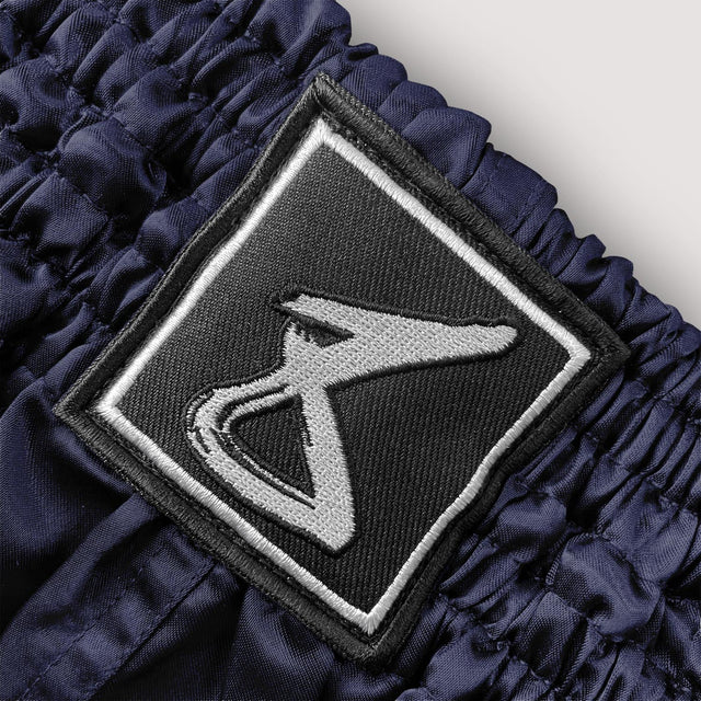 8 WEAPONS Muay Thai-shorts Mongkol – Marinblå/Vit