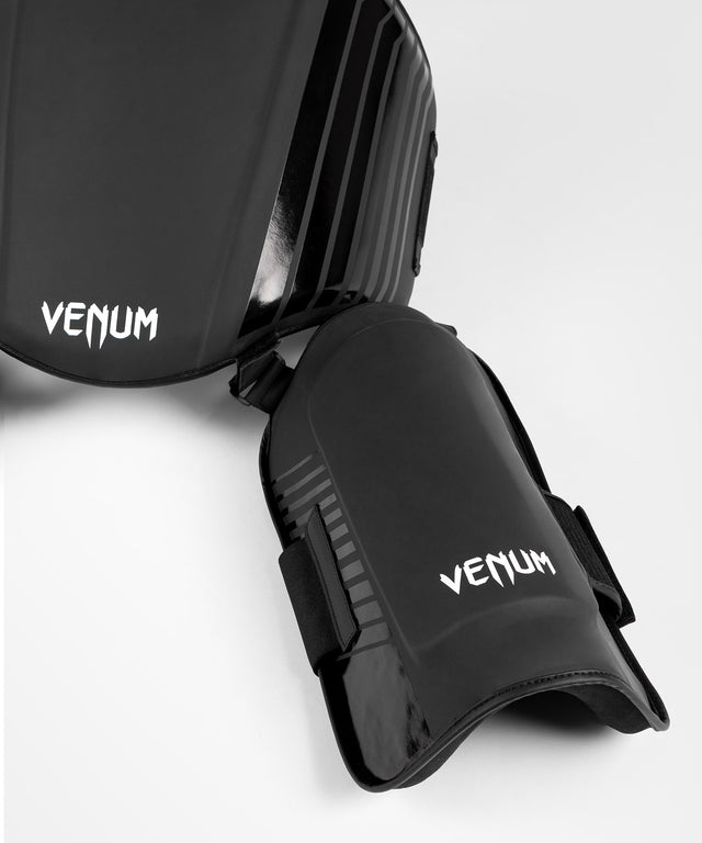 Protetor abdominal e para as pernas Venum – Preto/Branco