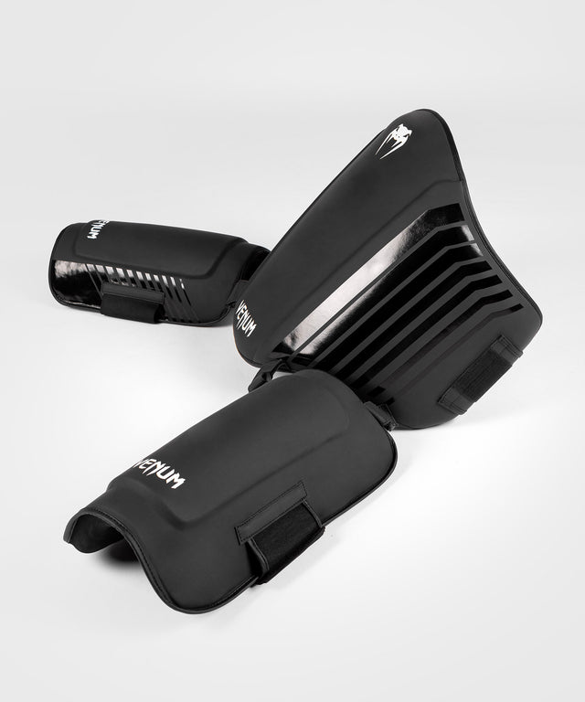 Protetor abdominal e para as pernas Venum – Preto/Branco