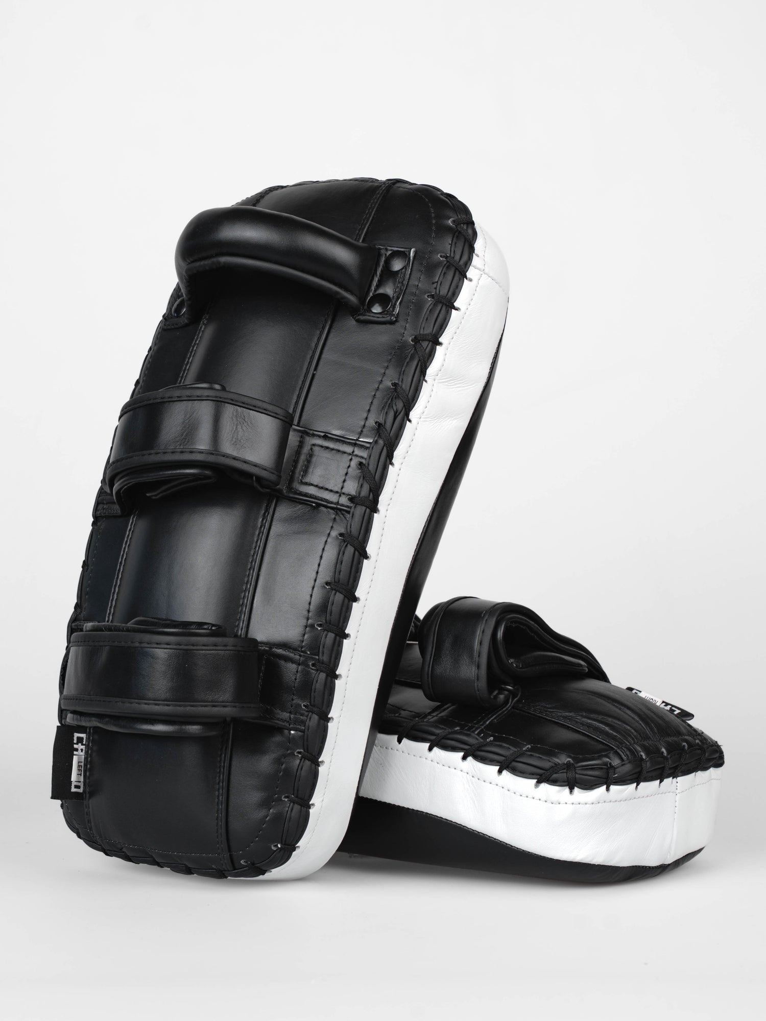 Muay Thai lapy Caged 'X' Series – Černé
