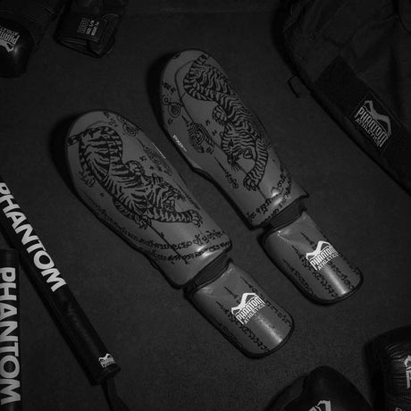 Phantom Athletics Schienbeinschoner Muay Thai – Grau