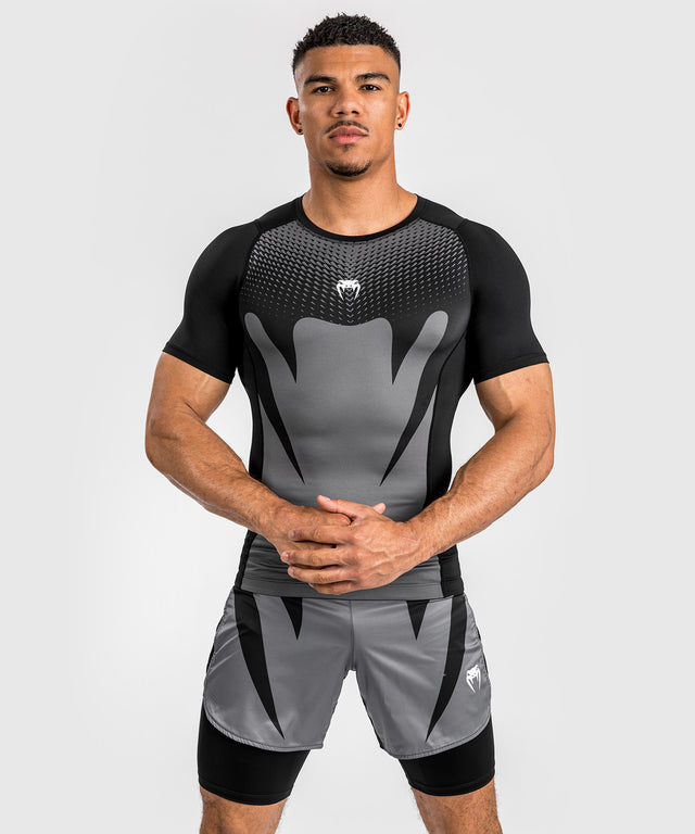 Venum Rashguard Attack Kurzarm – Schwarz/Grau