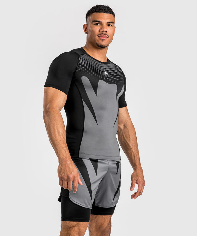 Venum Rashguard Attack Kurzarm – Schwarz/Grau