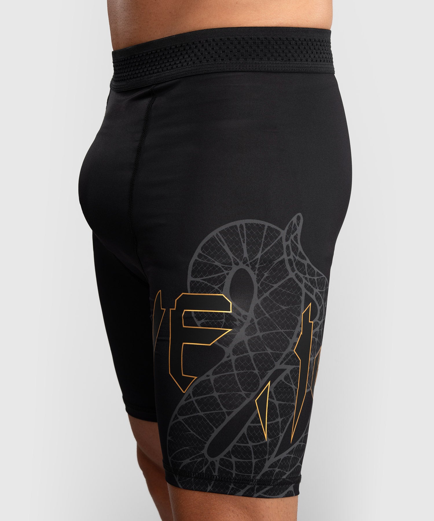 Venum Compression shorts Serpenti – Black