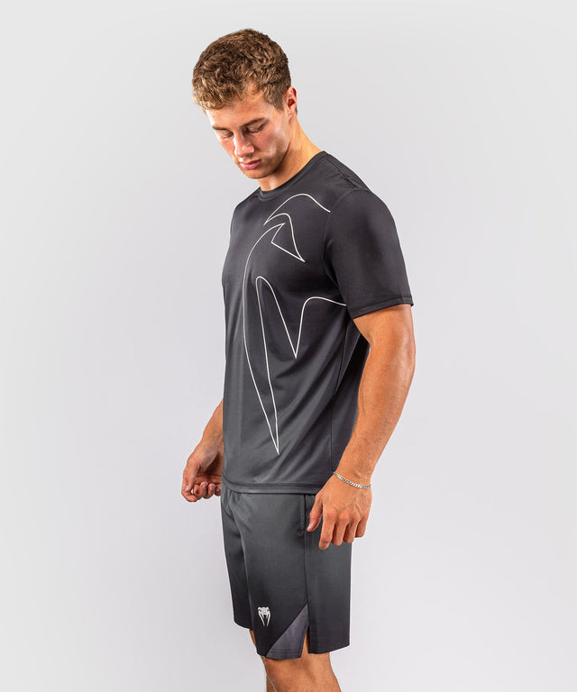 Camiseta Venum Giant Shift – Negro/Gris
