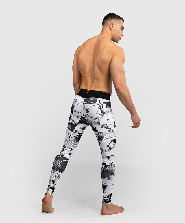 Pantaloni scurți de compresie Venum UFC Zenith – Alb