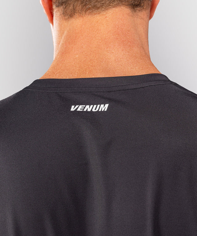 Camiseta Venum Giant Shift – Negro/Gris