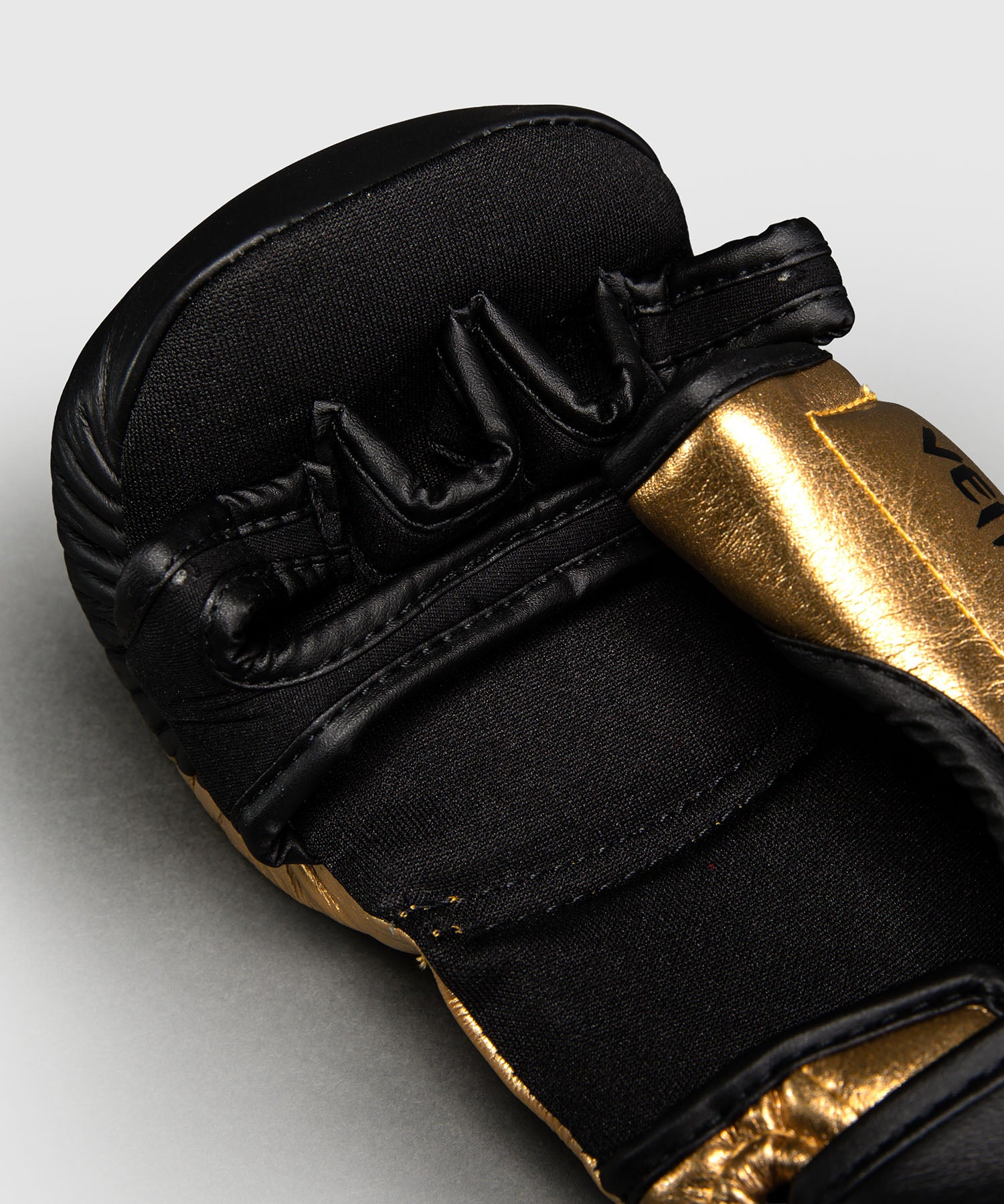 Venum MMA-handsker Attack 2.0 - Guld/Sort