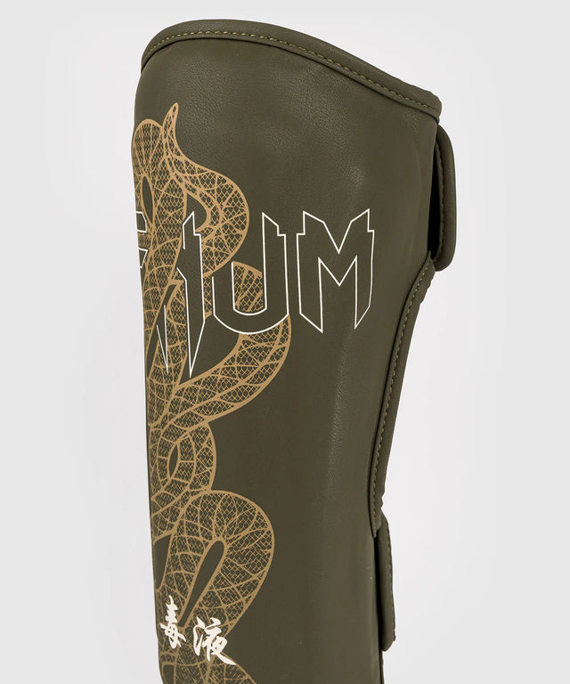 Venum Kickboks Benskydd Serpenti – Khaki Grön