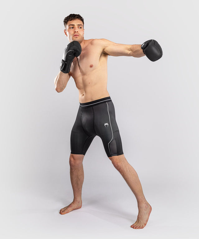 Venum MMA-shorts Stealth – Sort/Hvid