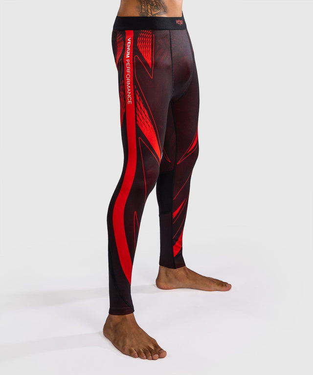 Shorts de compression Venum Amazonia Reborn – Noir/Rouge (VENUM-06451-100)