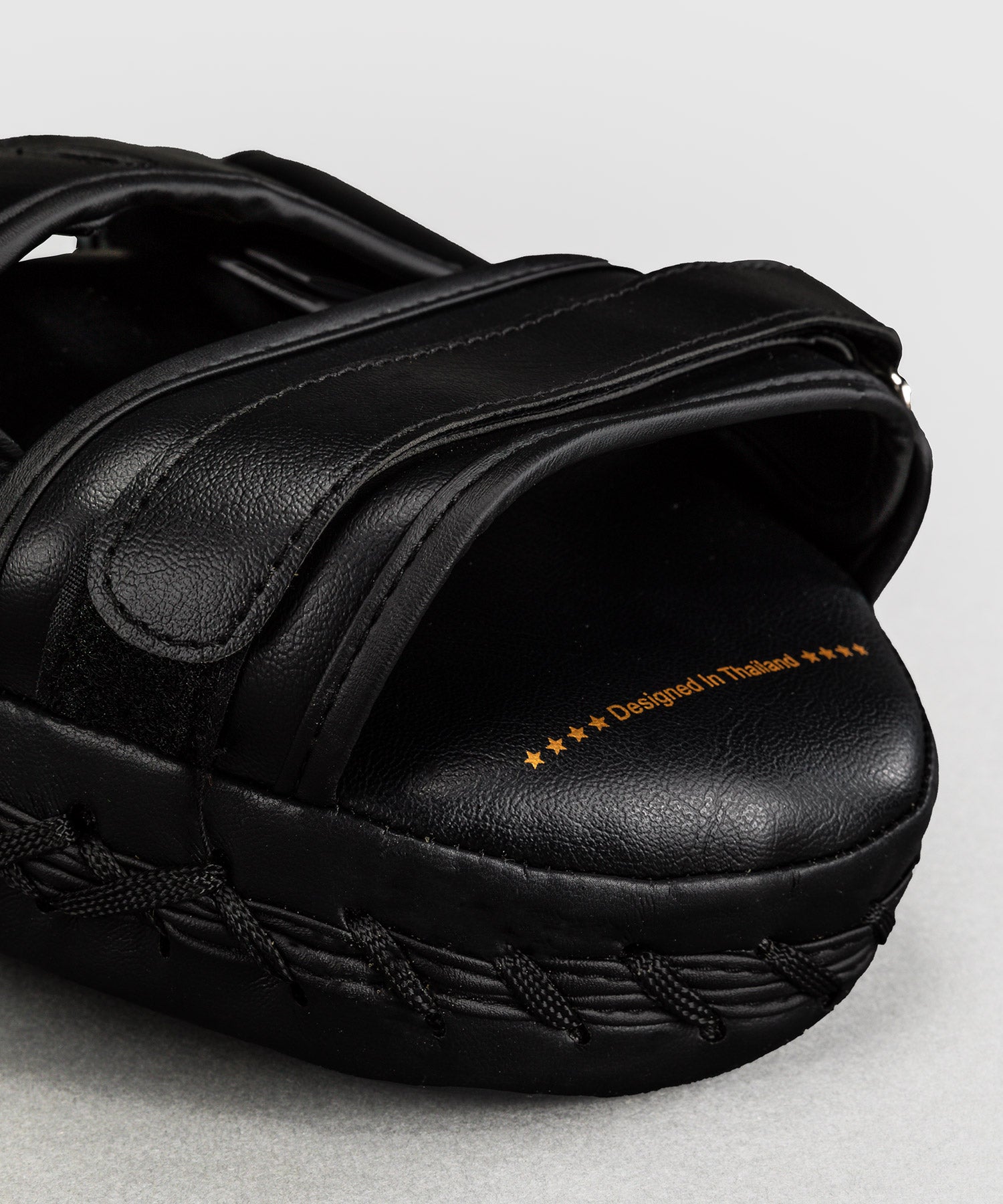 Colpitori Venum Light – Nero/Oro